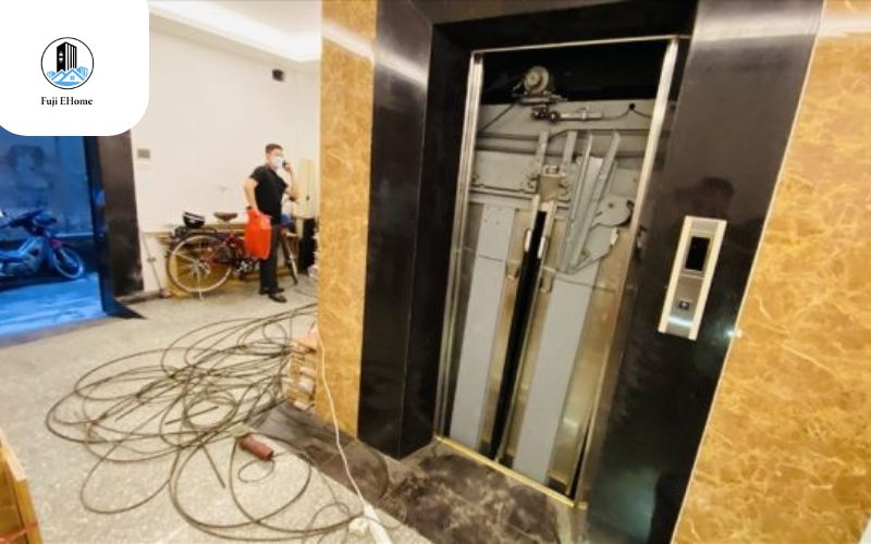 Cửa thang máy bị bung hoặc mở khi Cabin chưa tới tầng