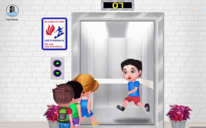 Không để trẻ đi thang máy một mình